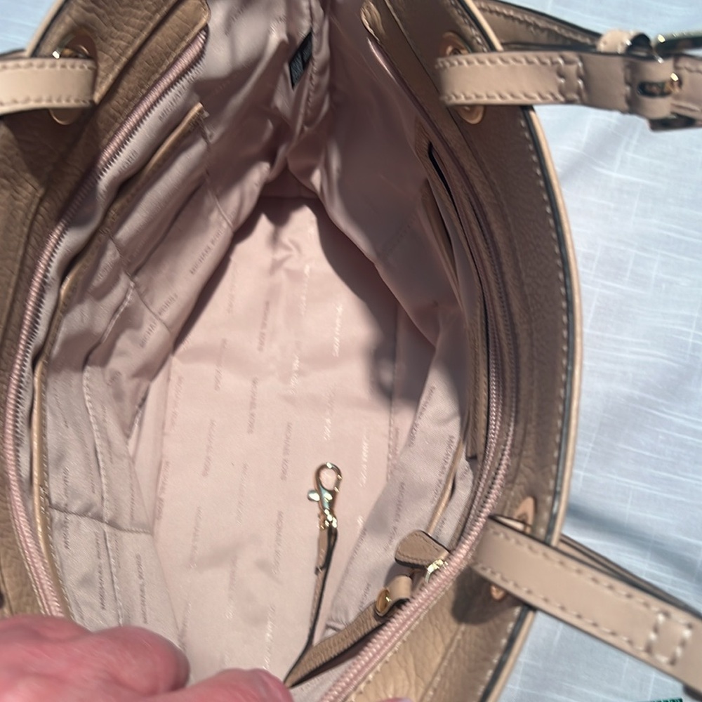 Michael Kors Camel Tan Bedford Tote Bag with Gold Accents. EUC. - Picture 6 of 14